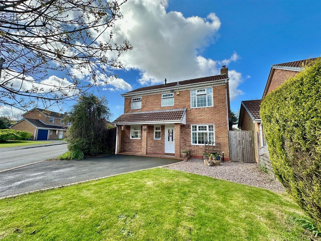 3 bed detached house for sale in 40 Hermitage Way, Madeley TF7, £