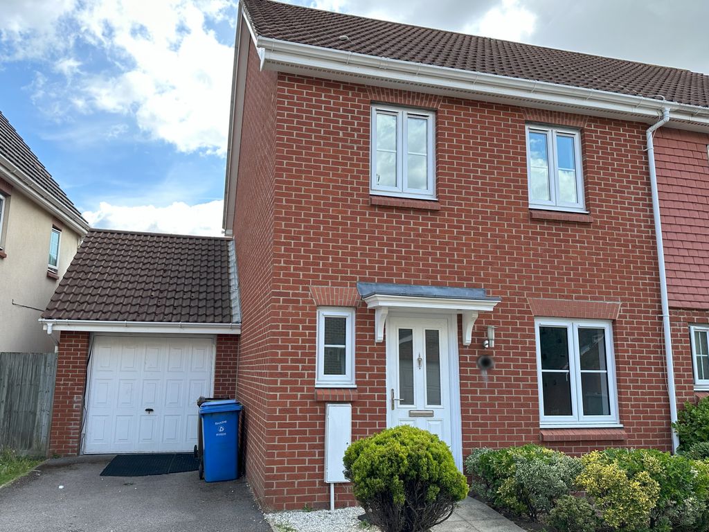 3 bed semidetached house for sale in Woodland Walk, Aldershot GU12