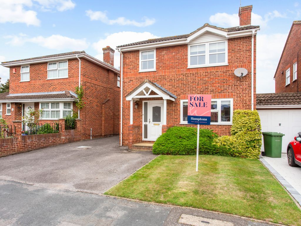 4 bed detached house for sale in Amis Avenue, Addlestone KT15, £700,000
