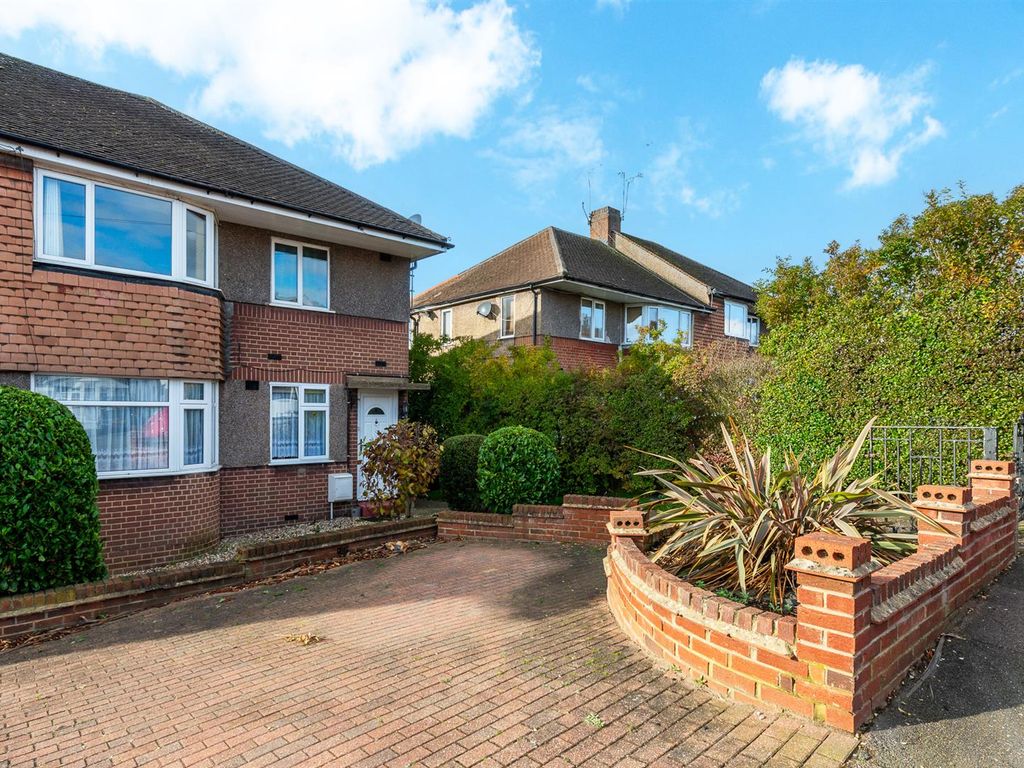 2 bed for sale in Castleton Avenue, Bexleyheath DA7, £