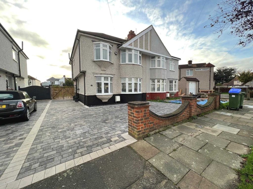 5 bed semidetached house to rent in Montrose Avenue, Sidcup DA15 Zoopla