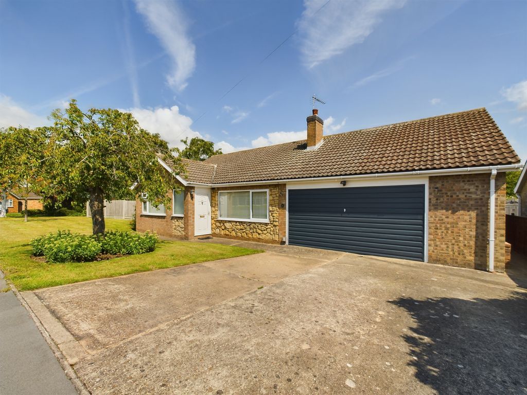 3 bed detached bungalow for sale in Medway Crescent, North Hykeham
