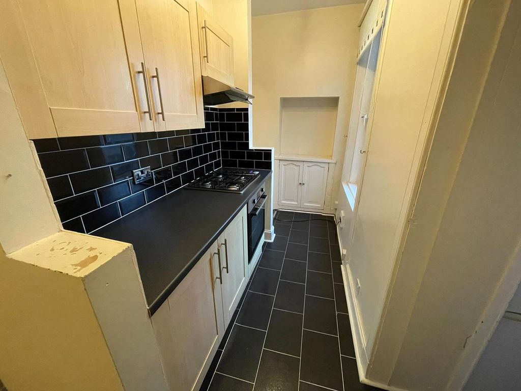 1 bed flat to rent in 30A, Sandy Road, Carluke ML8, £425 pcm Zoopla