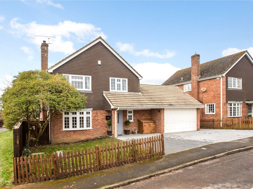 4 bed detached house for sale in Reeves Close, West Wellow, Romsey