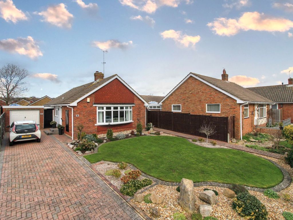 3 bed detached bungalow for sale in Greenacres Ring, Angmering BN16, £