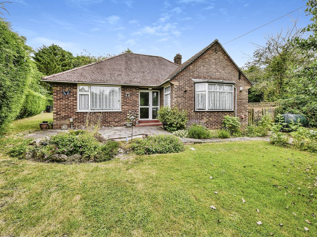 2 bed detached bungalow for sale in Mill Lane, Weston, Hitchin SG4, £