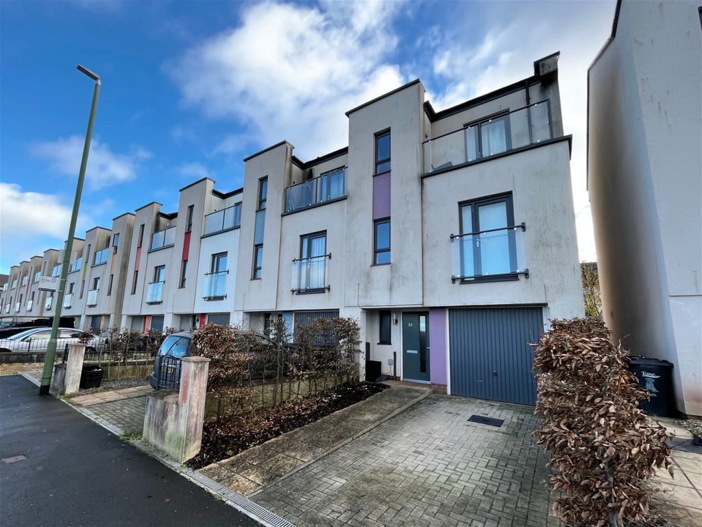 4 bed semidetached house for sale in White Rock Way, Paignton TQ4, £