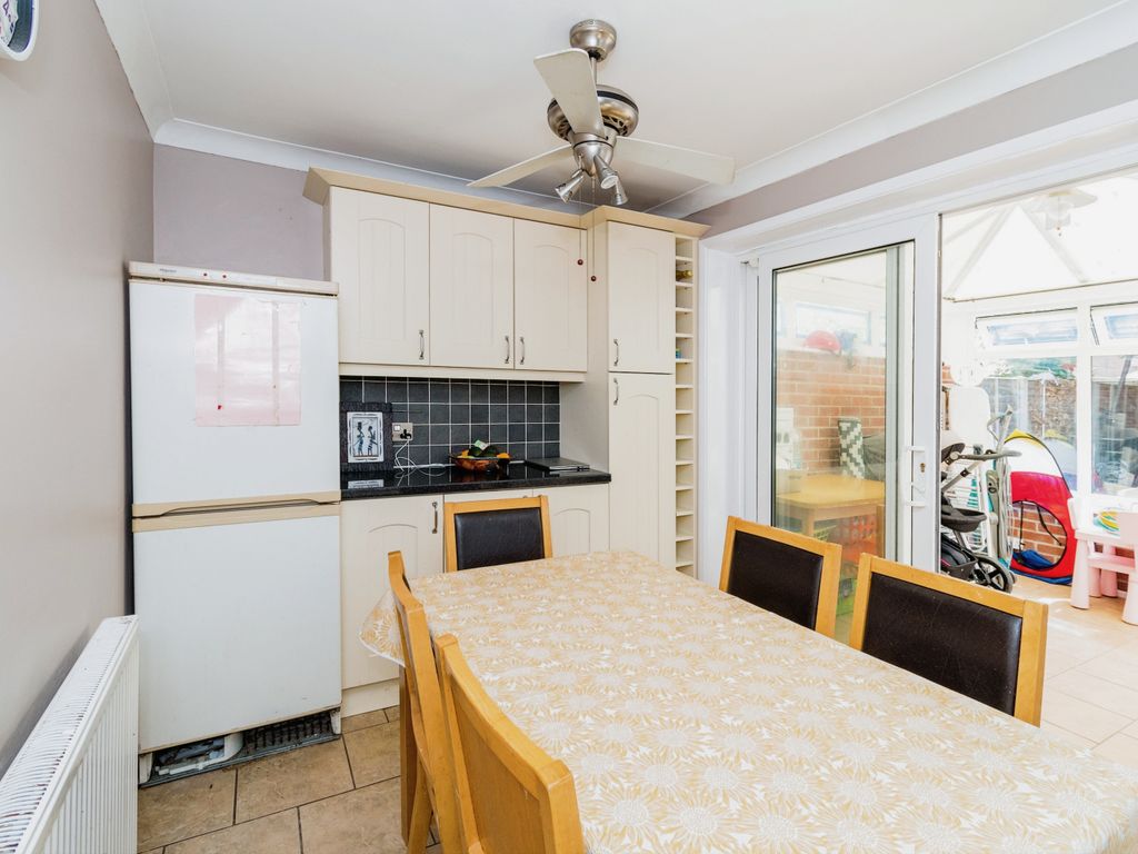 3 bed semidetached house for sale in Close, Chandlers Ford