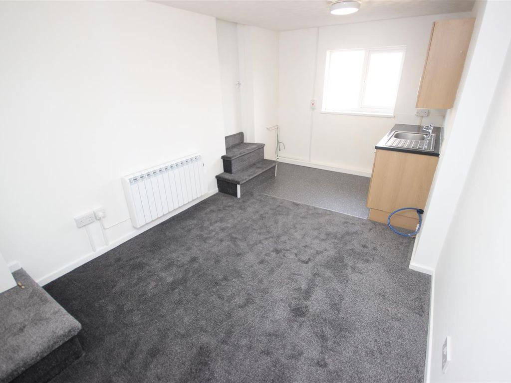1 bed flat to rent in Princess Street, Chase Terrace, Burntwood WS7, £550 pcm Zoopla