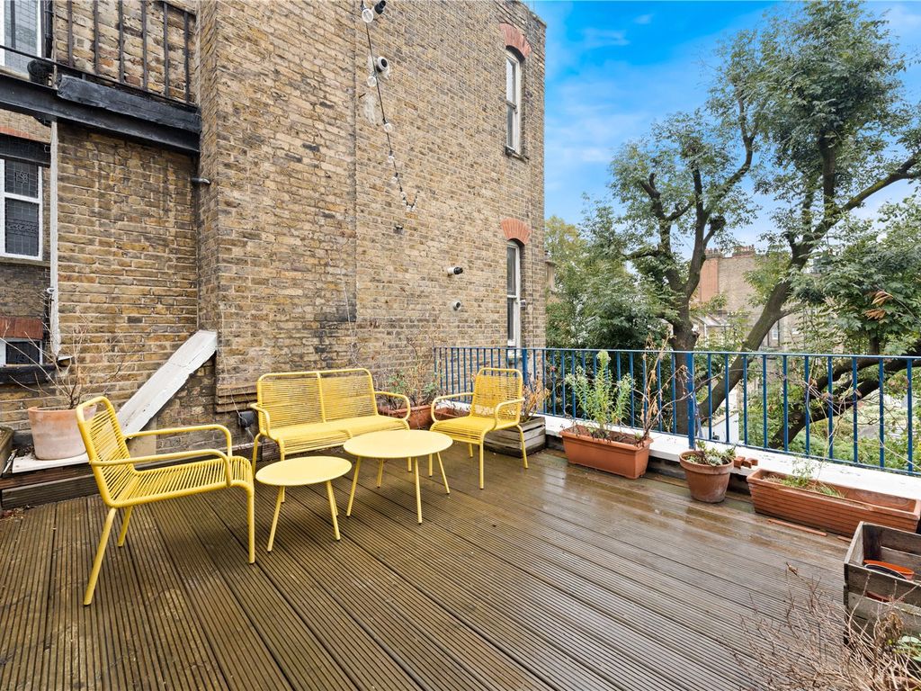 2 bed flat to rent in Kingsley House, Avonmore Place, Kensington