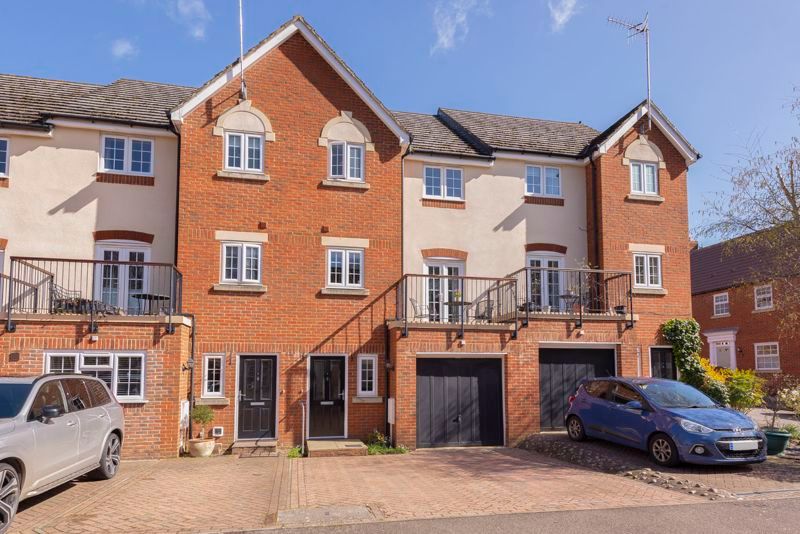 4 bed town house for sale in Olivers Court, Horsmonden, Tonbridge TN12