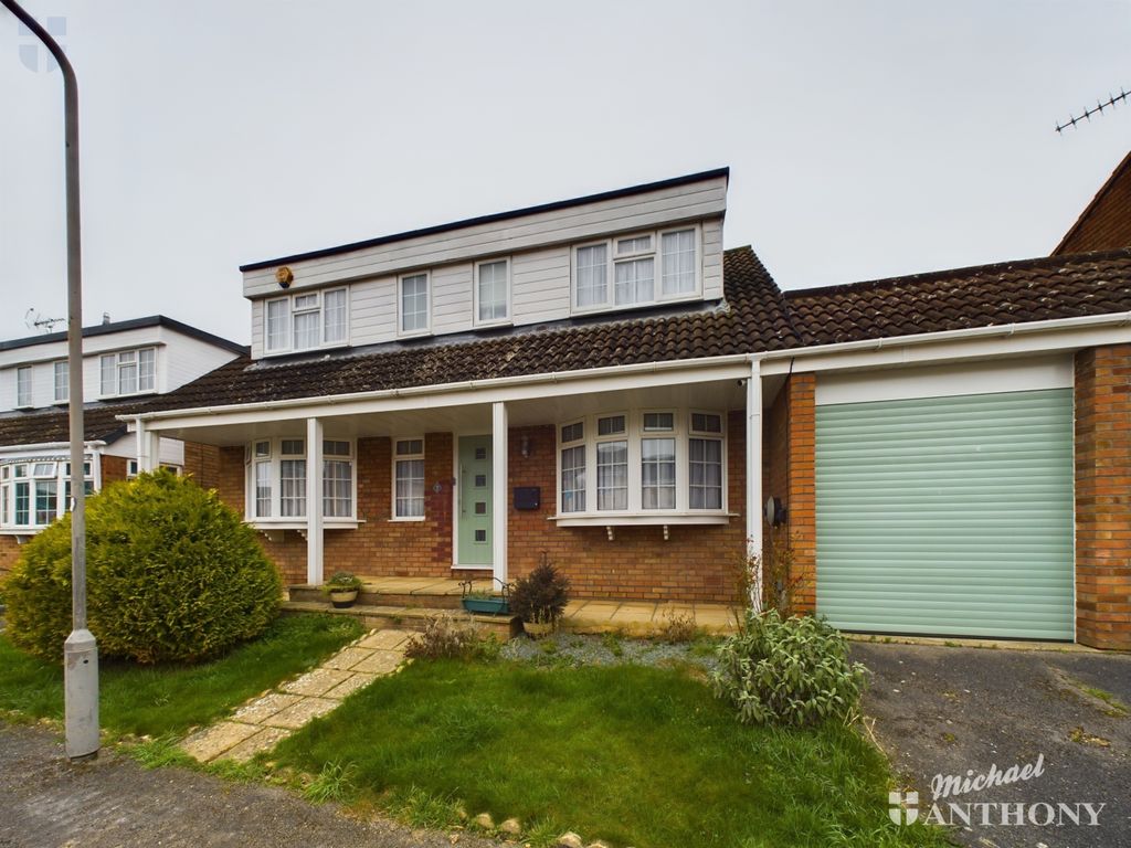 4 bed link detached house for sale in Goya Place, Haydon Hill