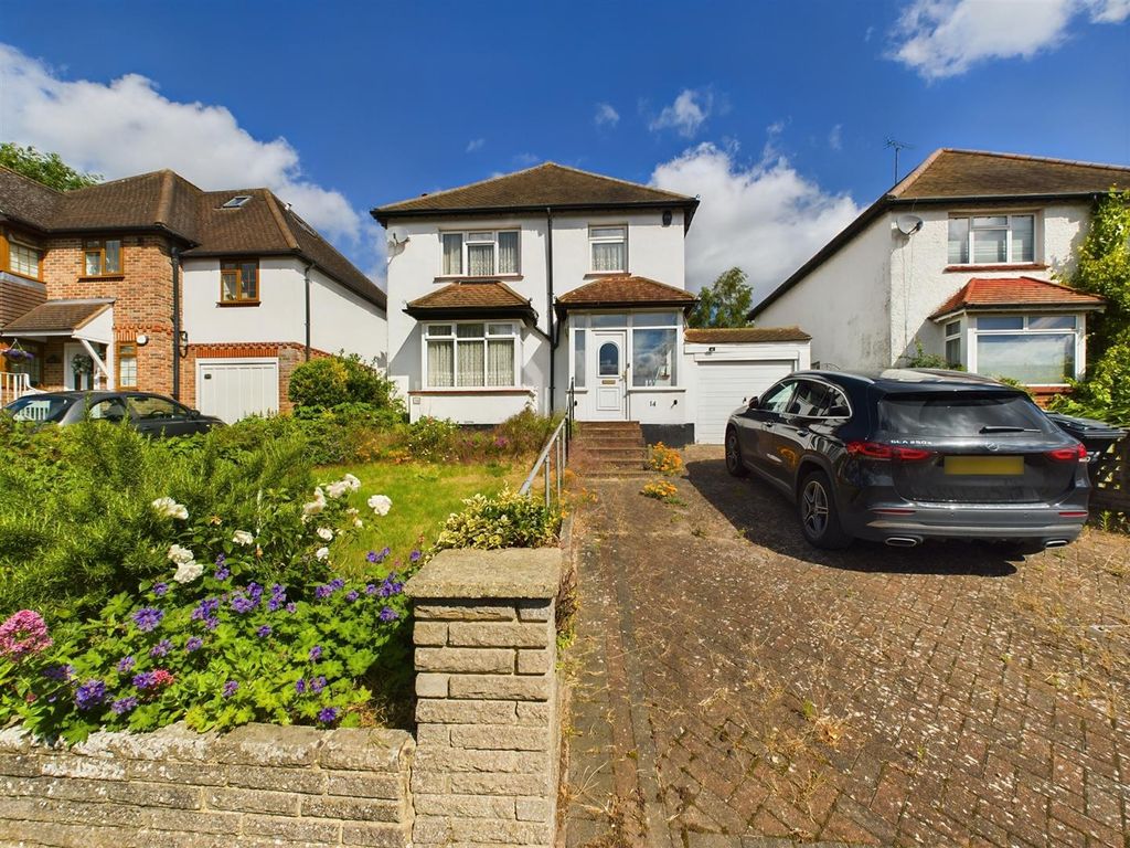 3 bed detached house for sale in Woodmansterne Road, Coulsdon CR5, £