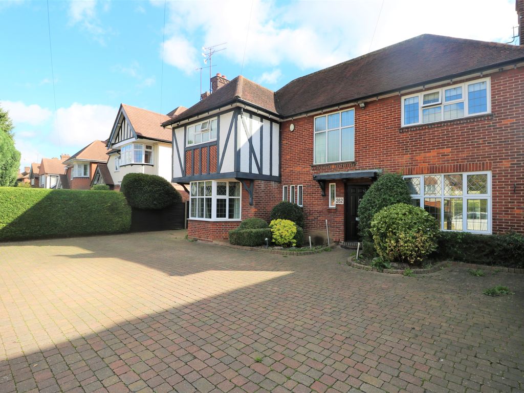 Detached house to rent in Old Bedford Road, Luton LU2 Zoopla