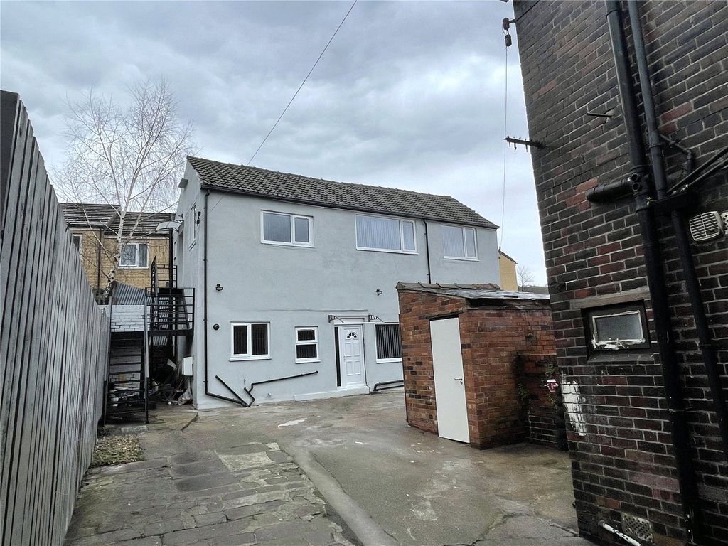 4 bed flat to rent in Willoughby Street, Sheffield, South Yorkshire S4