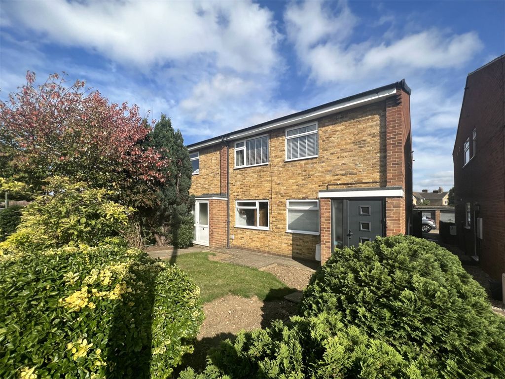 2 bed for sale in Stanwell Road, Ashford, Surrey TW15, £