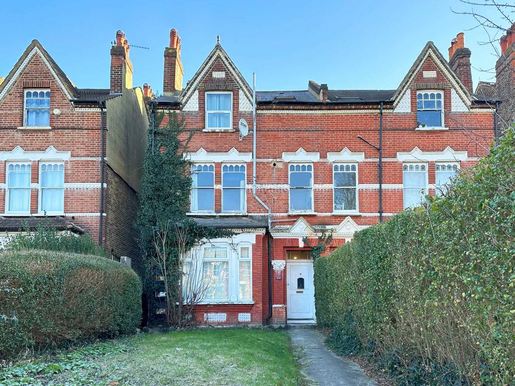 2 bed flat to rent in Norwood Road, Herne Hill, London SE24, £1,950 pcm