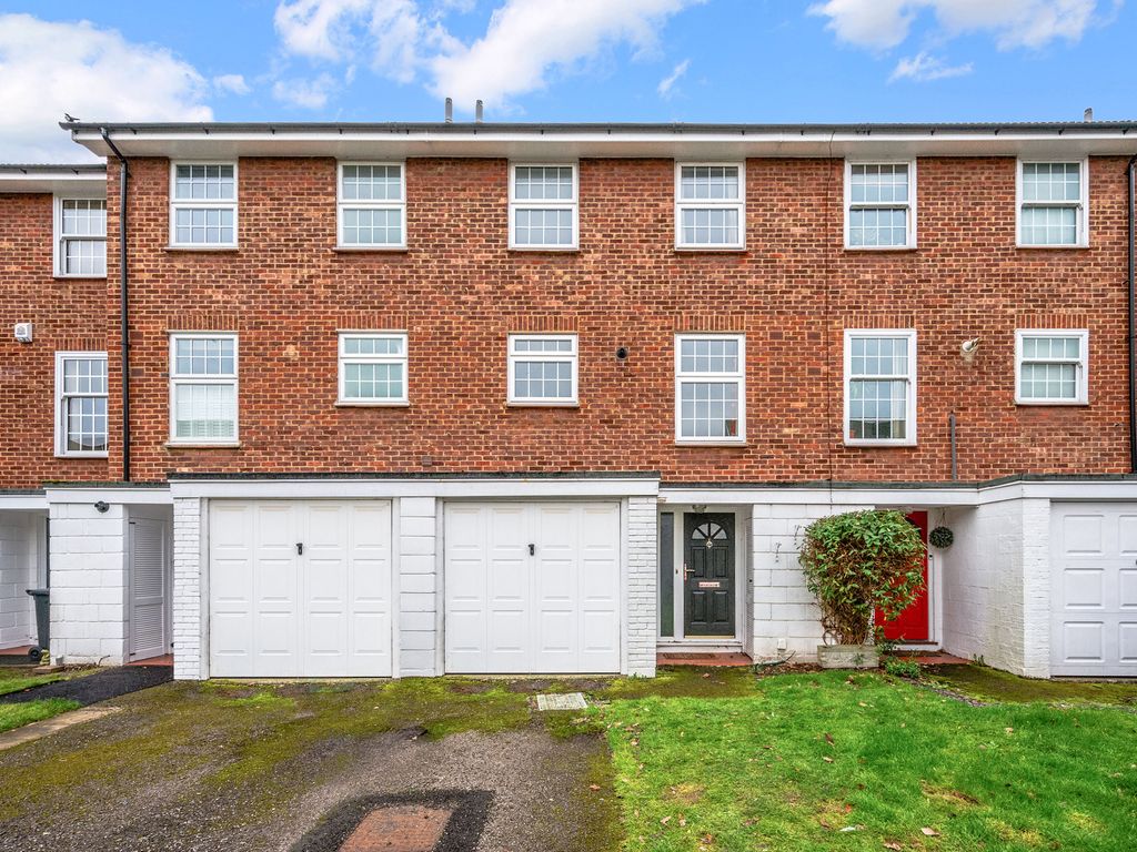 4 bed terraced house to rent in Belgravia Mews, Palace Road, Kingston