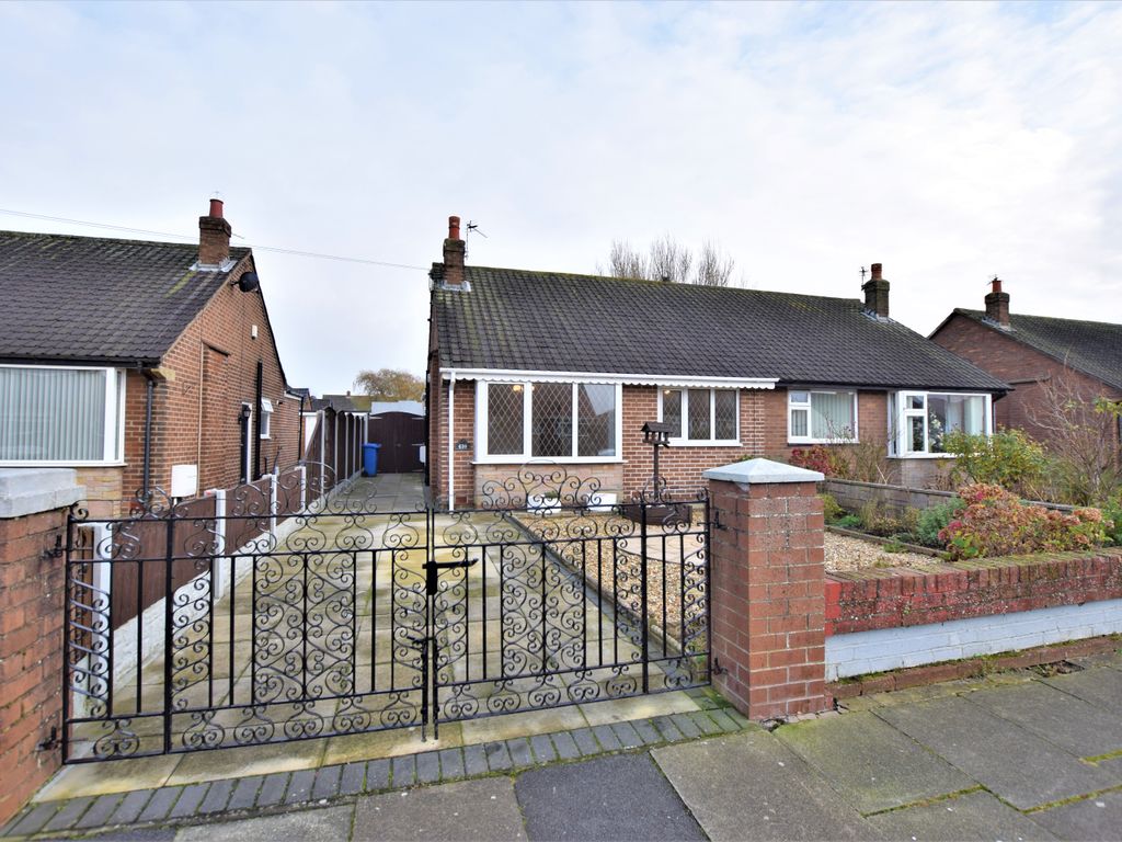 2 bed semidetached bungalow for sale in North Drive, Thornton