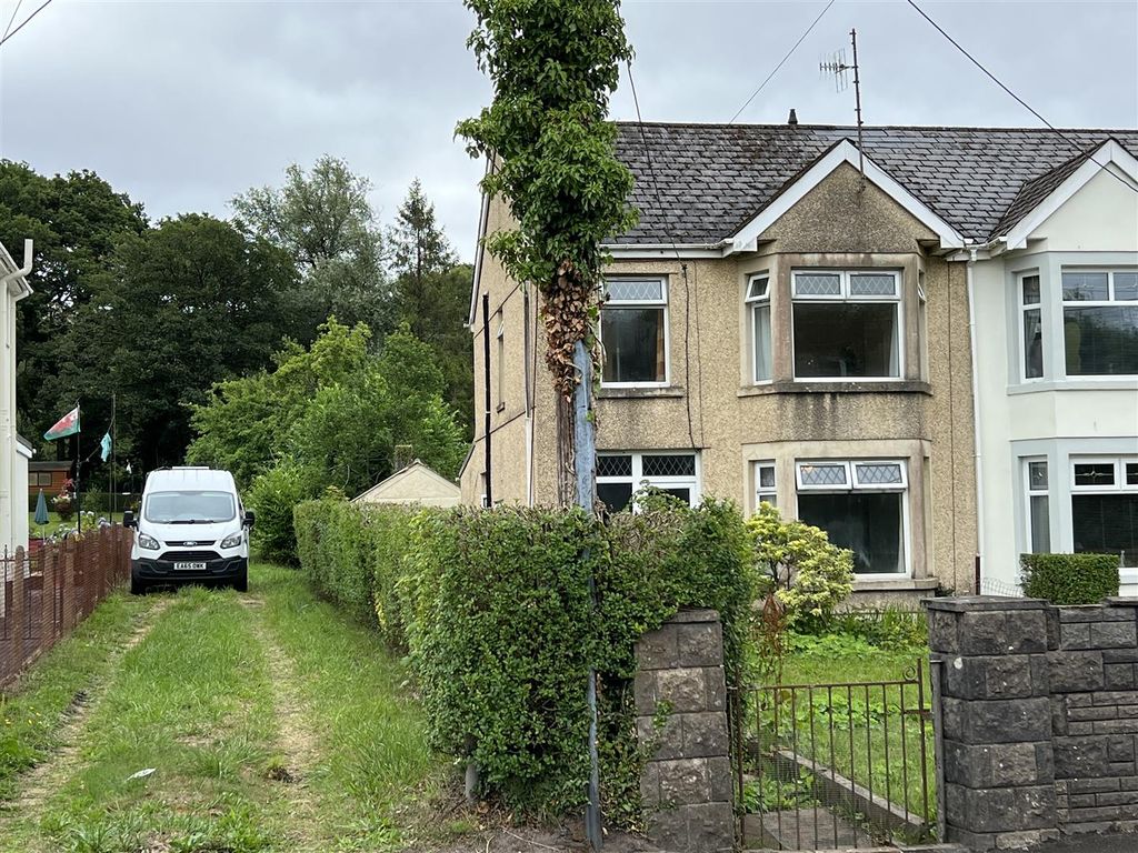 4 bed semidetached house for sale in Heol Y Gors, Cwmgors, Ammanford