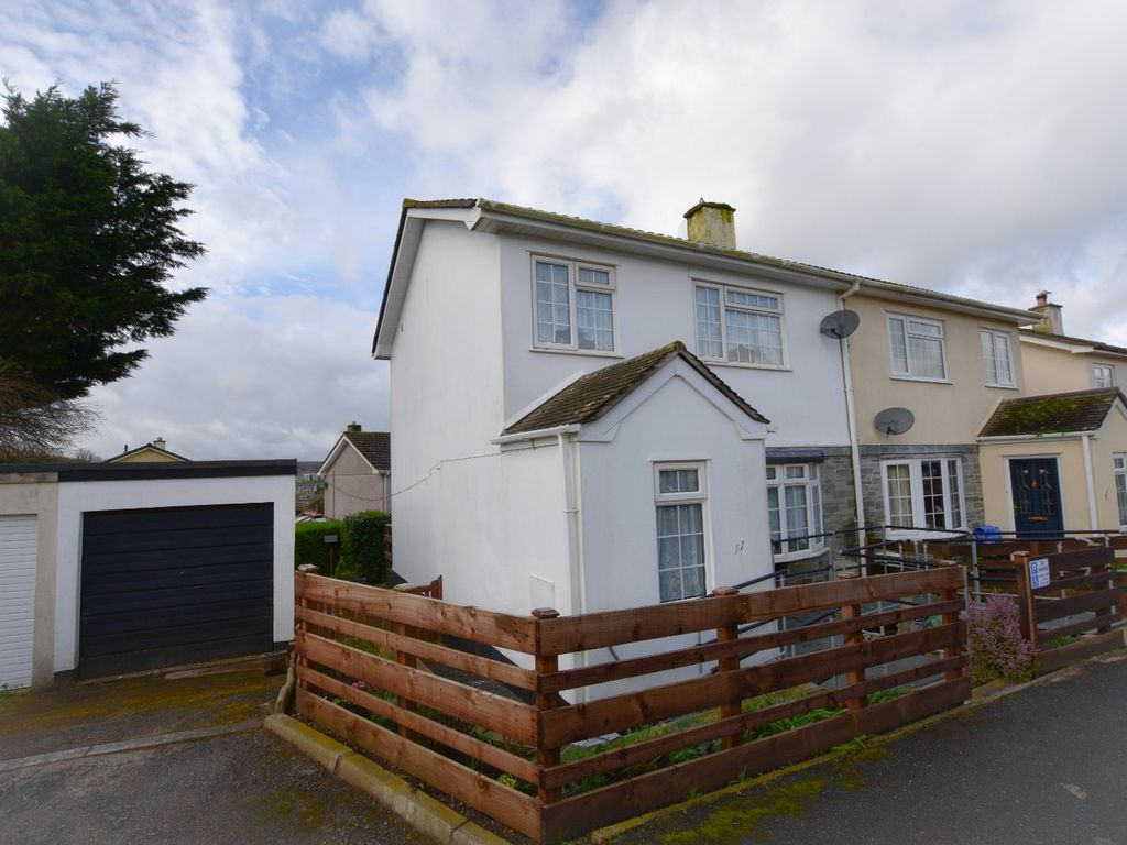 3 bed semidetached house for sale in South Park, Redruth, Cornwall
