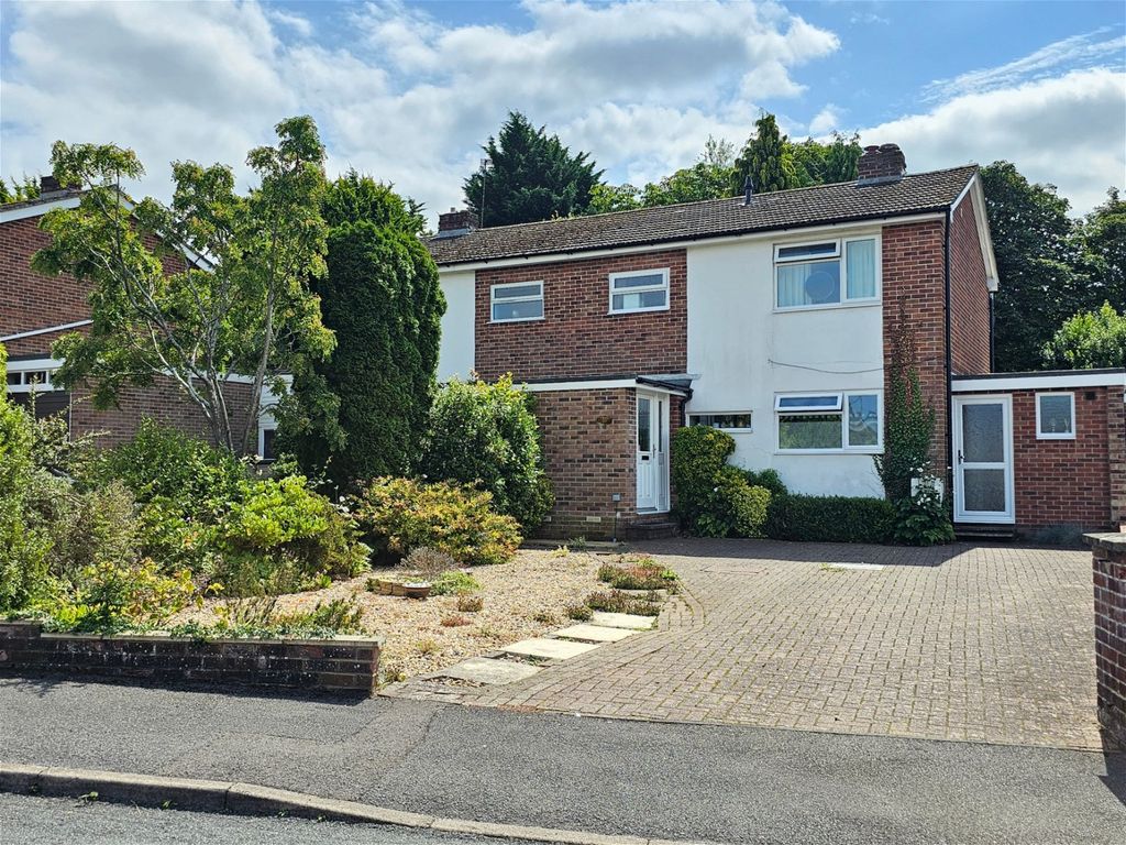 3 bed semidetached house for sale in Abbey Close, Newbury RG14 Zoopla