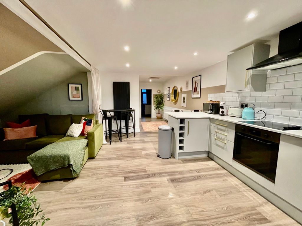 2 bed flat to rent in Caerphilly Road, Heath, Cardiff CF14 Zoopla