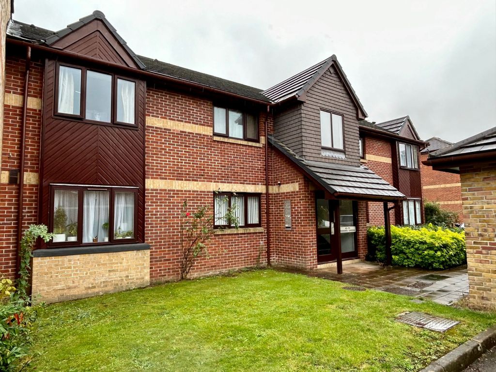 1 bed flat for sale in Rossignol Gardens, Carshalton SM5, £215,000 Zoopla