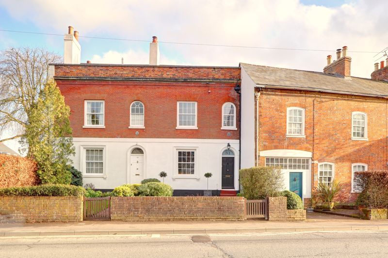 3 bed property for sale in Winchester Road, Romsey Town Centre, Hampshire SO51 Zoopla