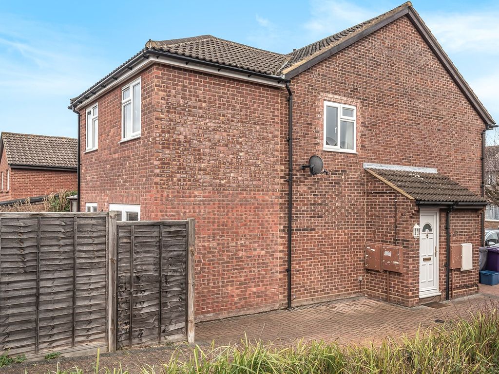 2 bed end terrace house for sale in Campbell Close, Hitchin SG4, £