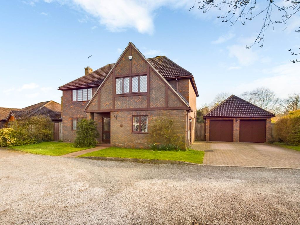 4 bed detached house for sale in Lower Green, Weston Turville HP22, £