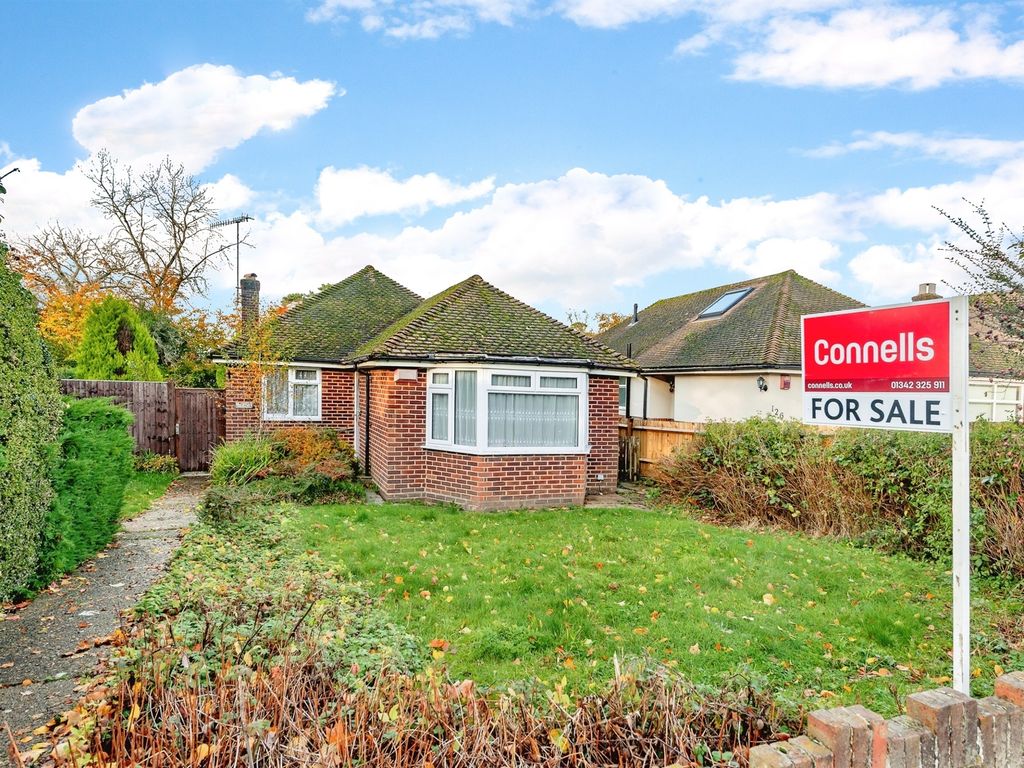 2 bed detached bungalow for sale in Heathcote Drive, East Grinstead