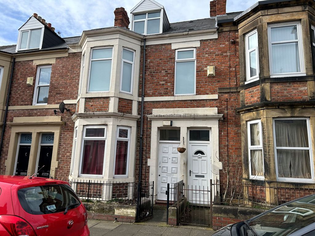 2 bed flat to rent in Brinkburn Avenue, Gateshead NE8 Zoopla