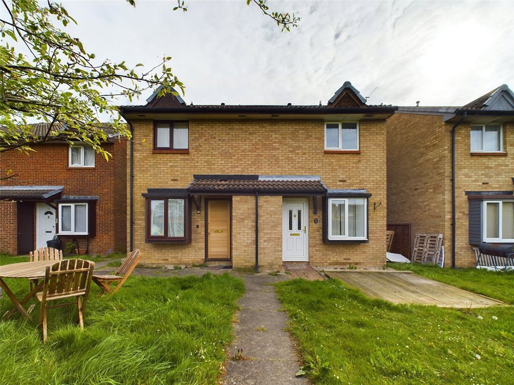 1 bed semidetached house for sale in Juniper Way, Romford RM3, £