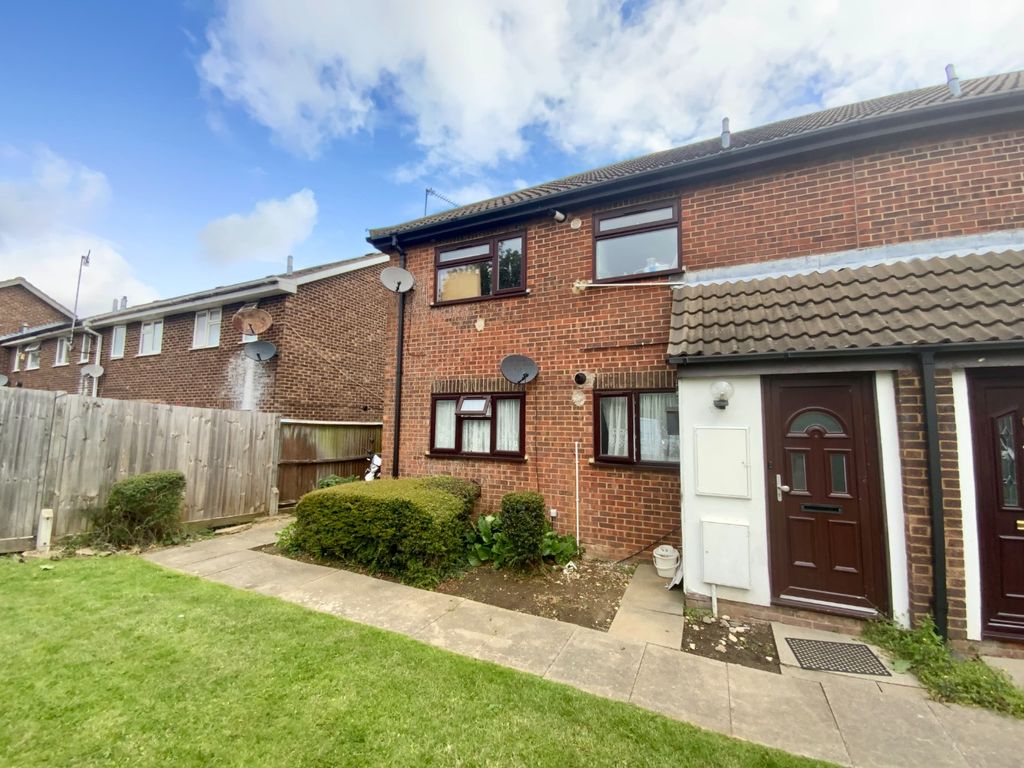 2 bed for sale in Coulson Court, Dallow Road, Luton