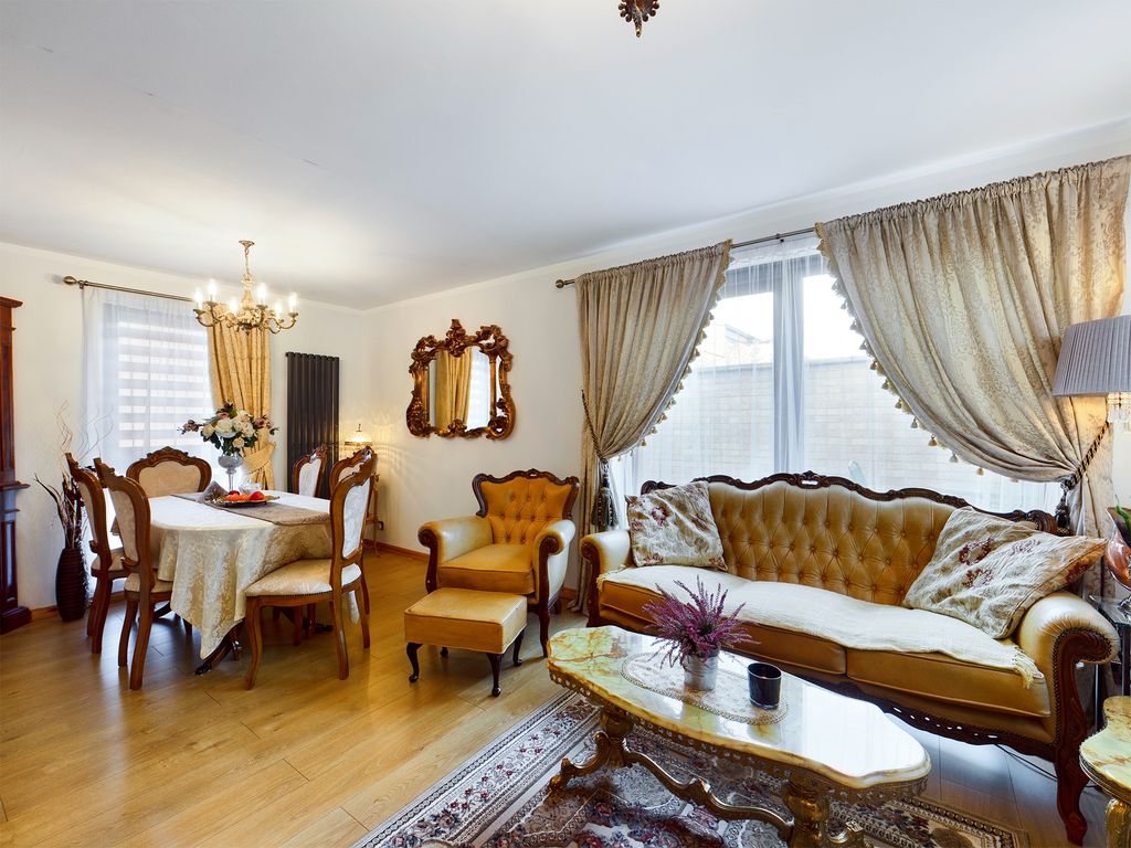 Walkers Close, Scunthorpe DN15  