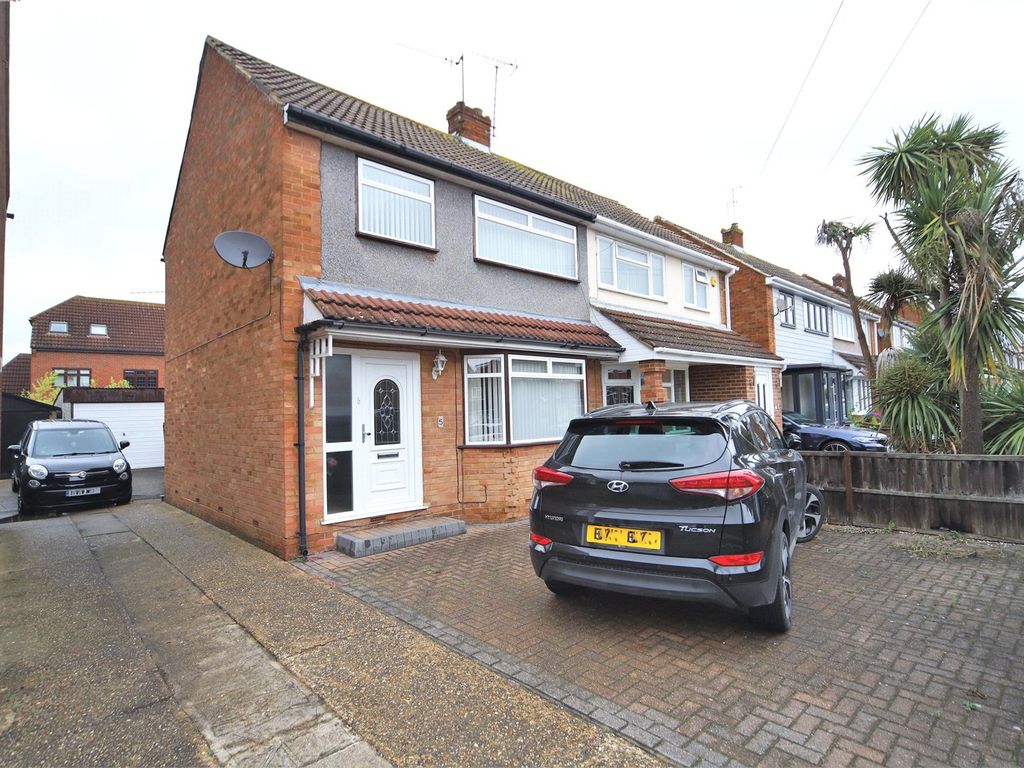 3 bed semidetached house for sale in Tudor Avenue, StanfordLeHope