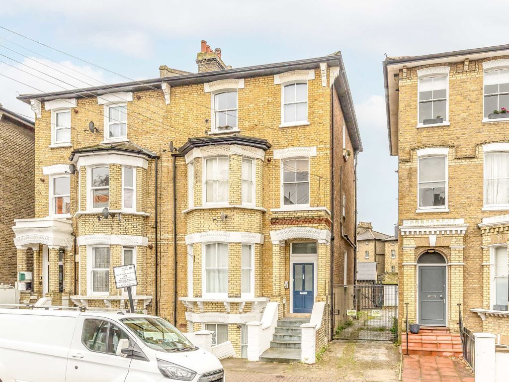1 bed flat for sale in Ramsden Road, London SW12, £415,000 Zoopla