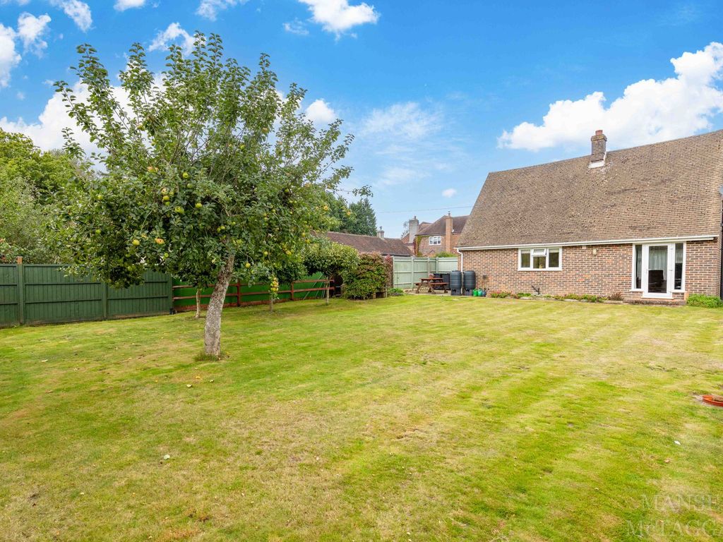 2 bed detached house for sale in Isle Of Thorns, Chelwood Gate RH17, £600,000 Zoopla