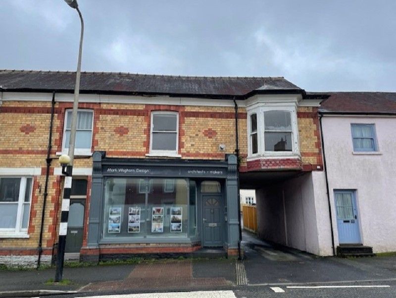3 bed flat for sale in 19A New Road, Llandeilo, Carmarthenshire. SA19