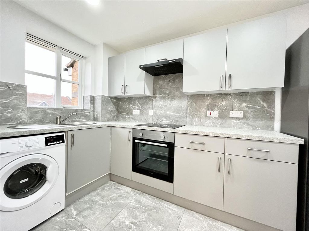 1 bed flat to rent in Dundas Mews, Enfield EN3 Zoopla