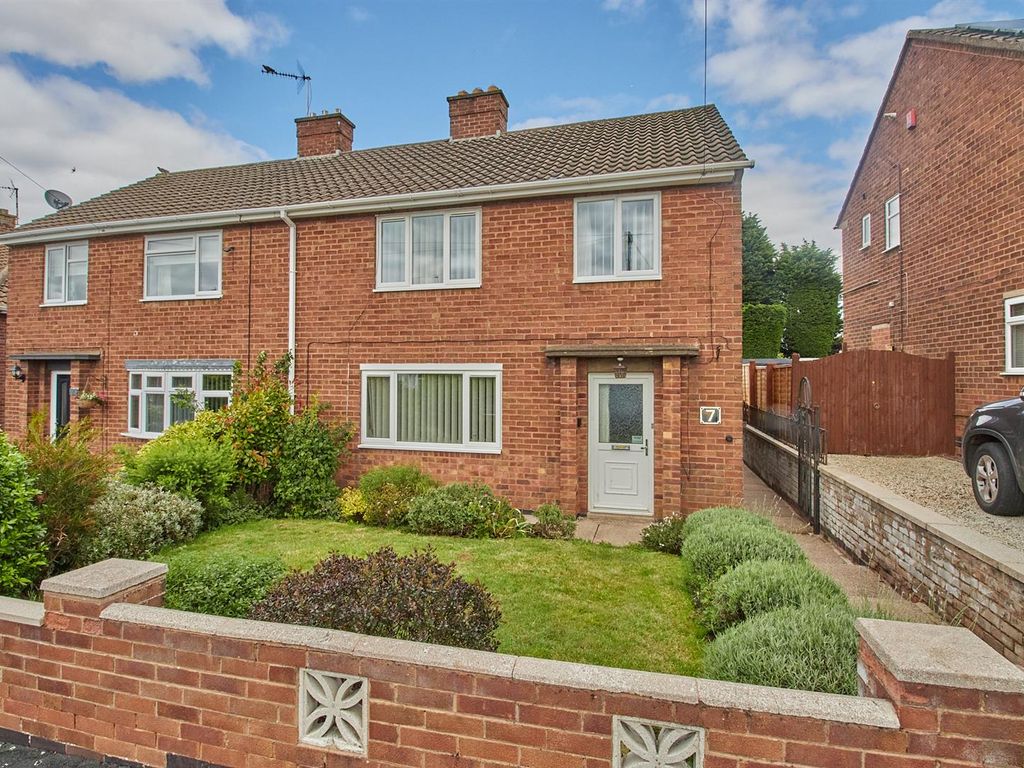3 bed semidetached house for sale in Higham Way, Burbage, Hinckley