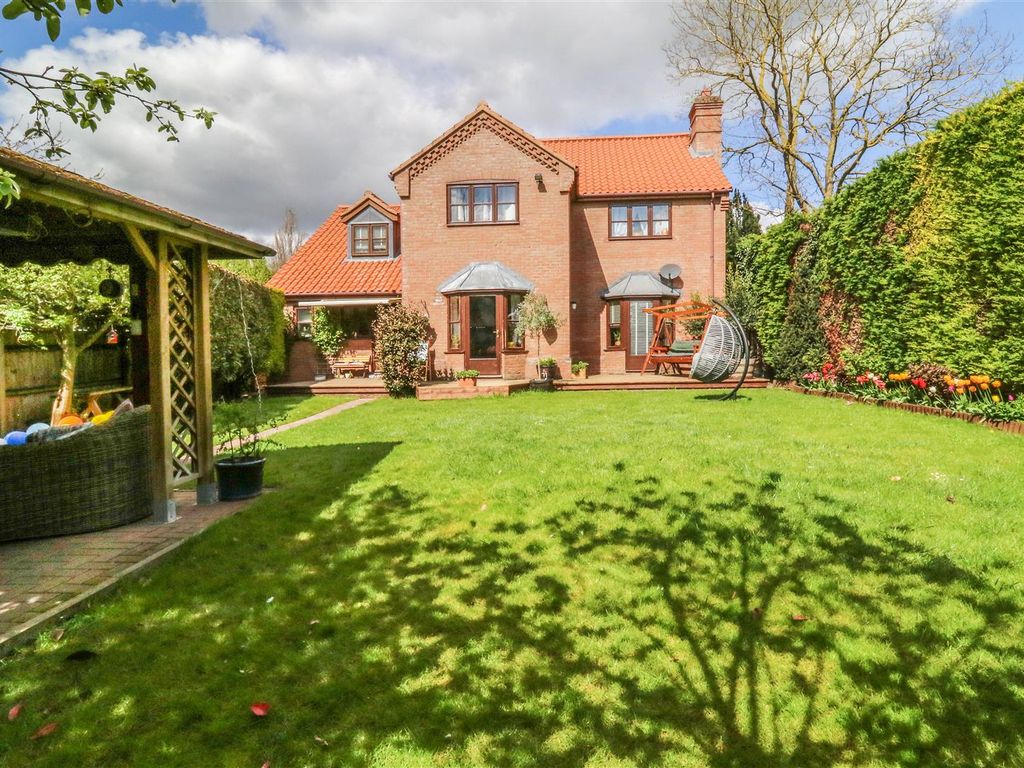 4 bed property for sale in Rowley Gardens, Bottisham, Cambridgeshire