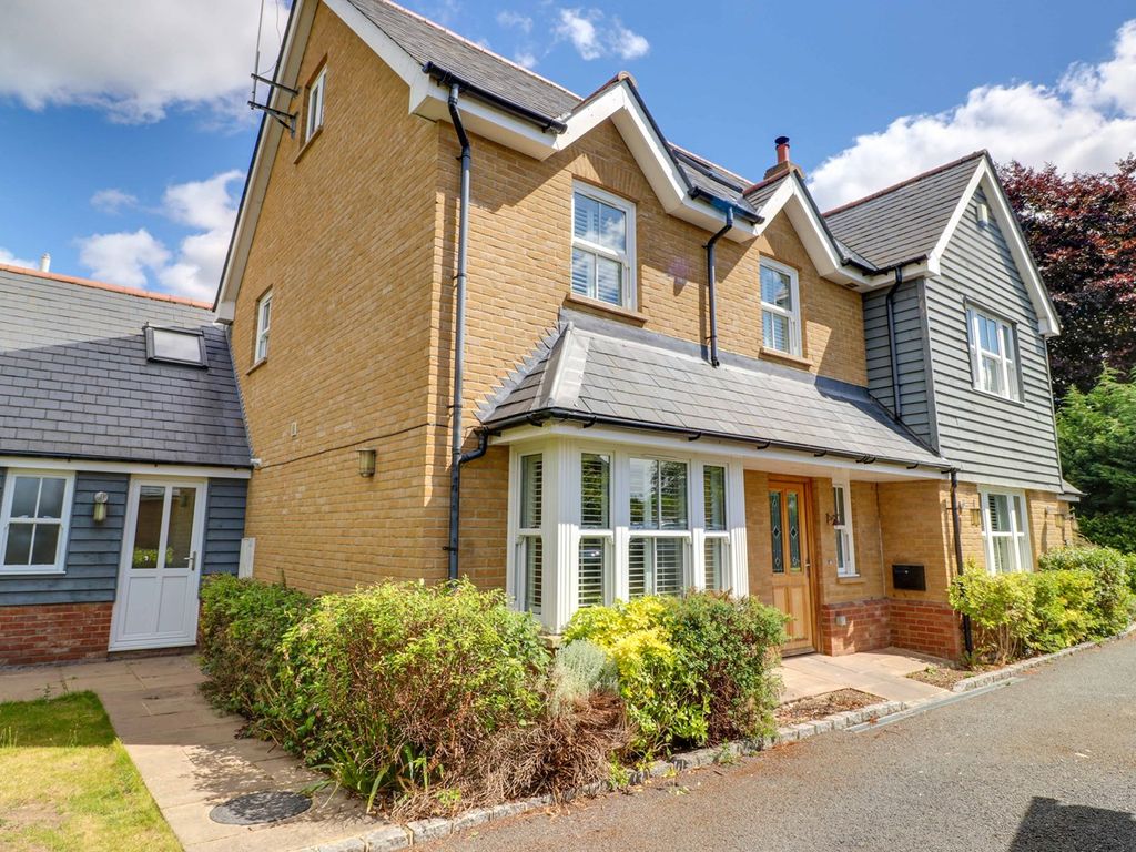 5 bed detached house for sale in High Wych Road, Sawbridgeworth CM21