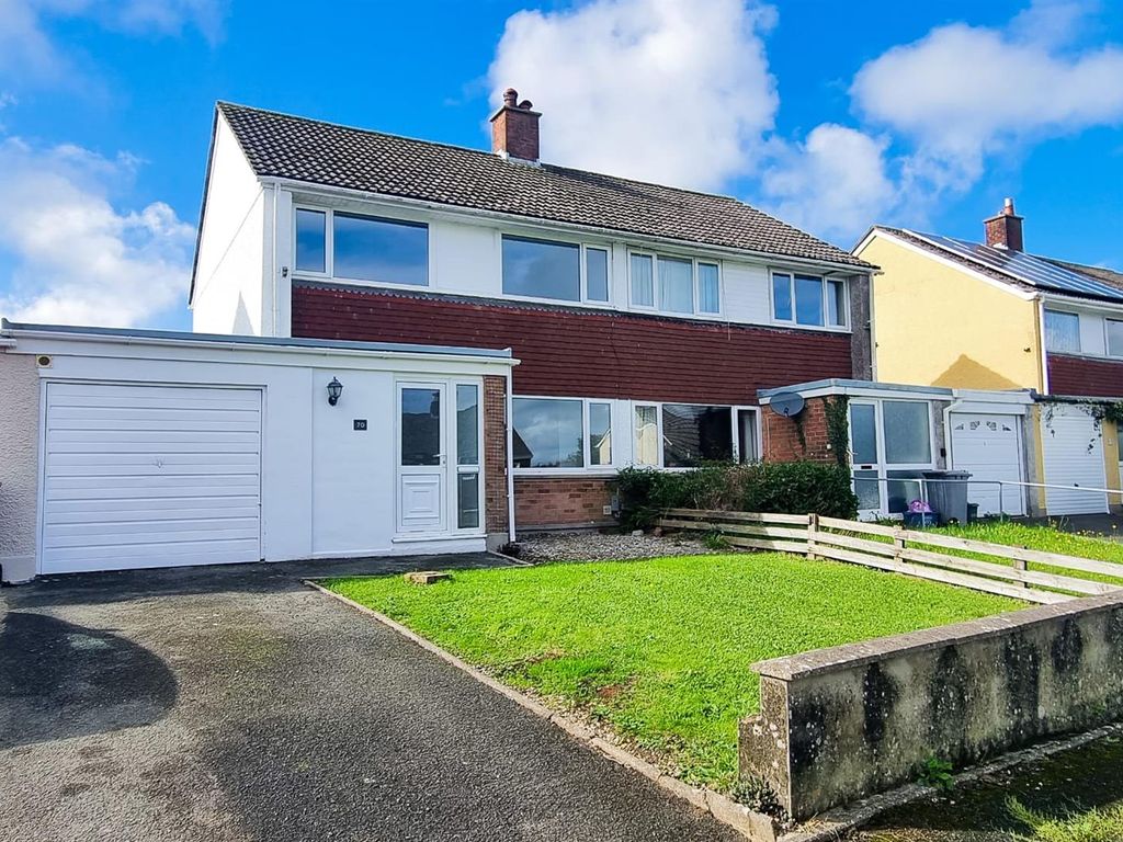 4 bed semidetached house to rent in St. Martins Park, Haverfordwest