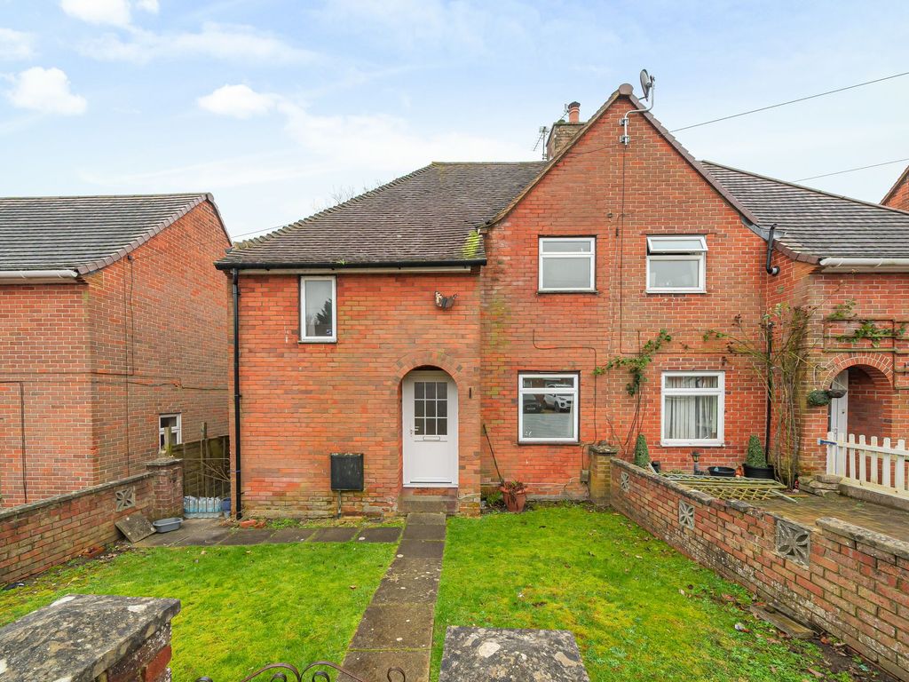 3 bed semidetached house for sale in Battery Hill, Winchester SO22, £