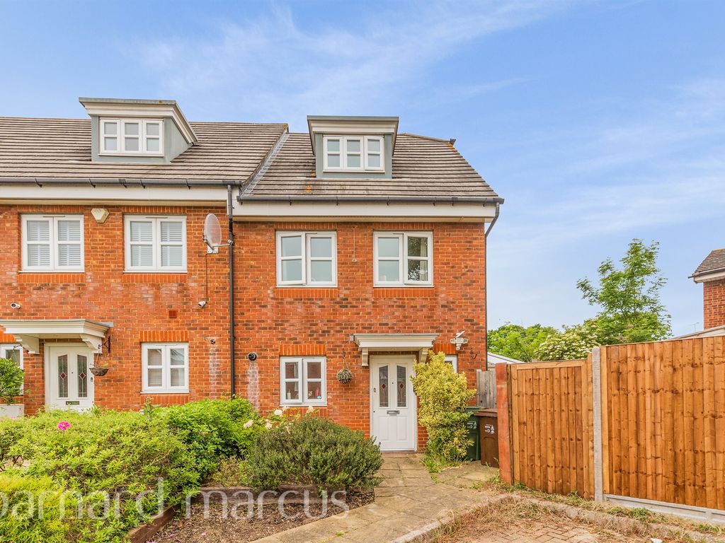 End terrace house for sale in Berwick Gardens, Sutton SM1 Zoopla