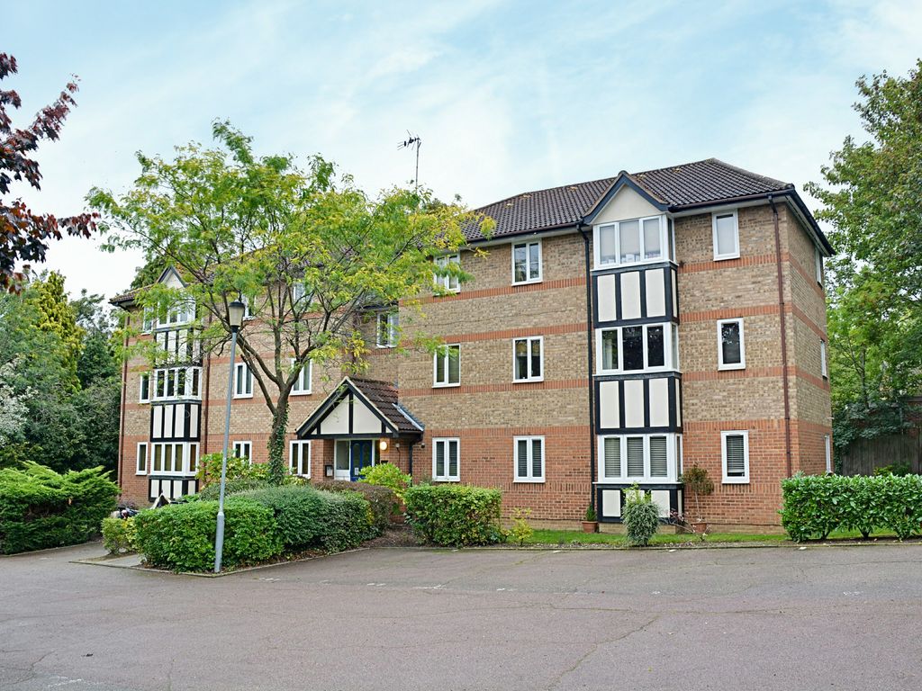 2 bed flat to rent in Deer Close, Hertford, Herts SG13 Zoopla