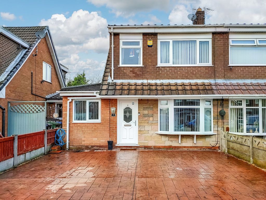 4 bed semidetached house for sale in Sunningdale Close, Burtonwood