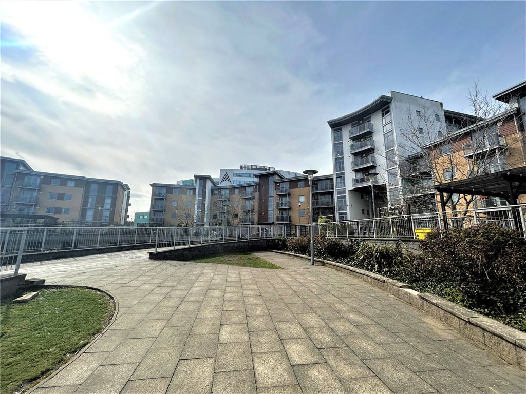 2 bed flat for sale in Kelvin Gate, Bracknell, Berkshire RG12 Zoopla